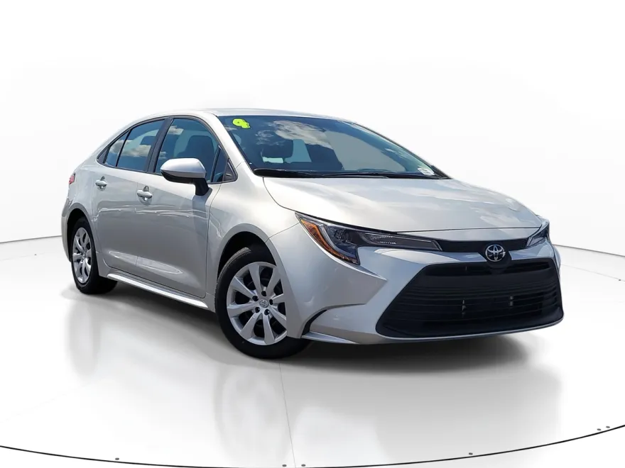 2024 Toyota Corolla LE photo 1