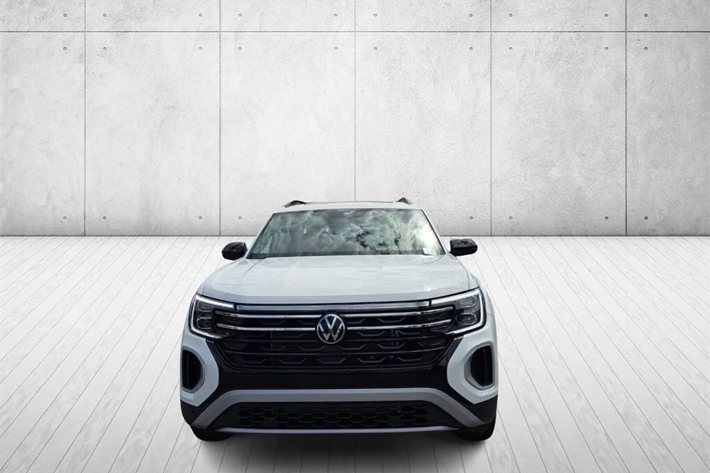 2025 Volkswagen Atlas SE Technology Peak Edition photo 1