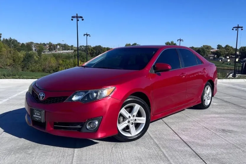 2013 Toyota Camry SE photo 1