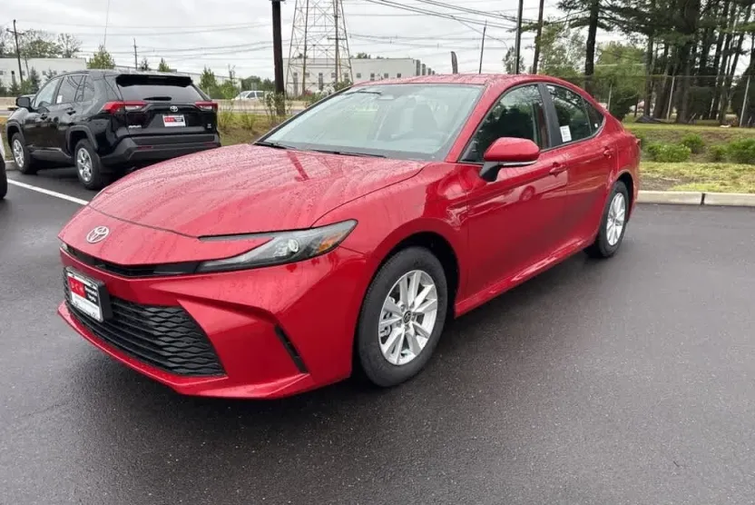 2025 Toyota Camry LE photo 1