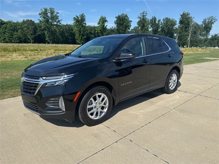 2023 Chevrolet Equinox LT photo 1