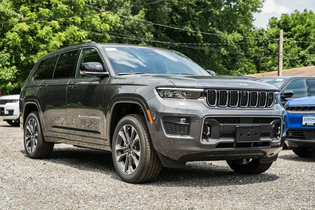 2025 Jeep Grand Cherokee Overland photo 1