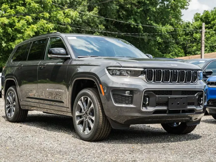 2025 Jeep Grand Cherokee Overland photo 1