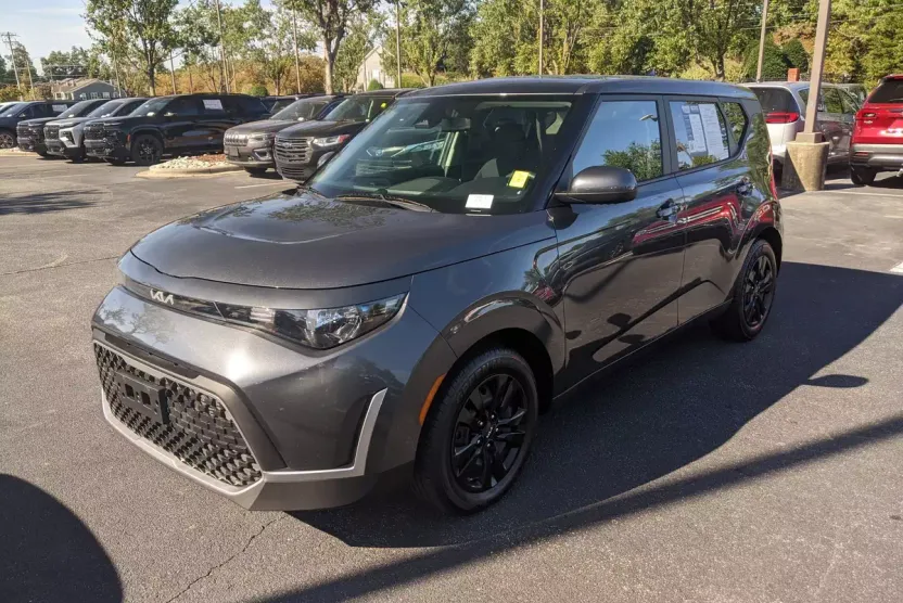2023 Kia Soul LX photo 1