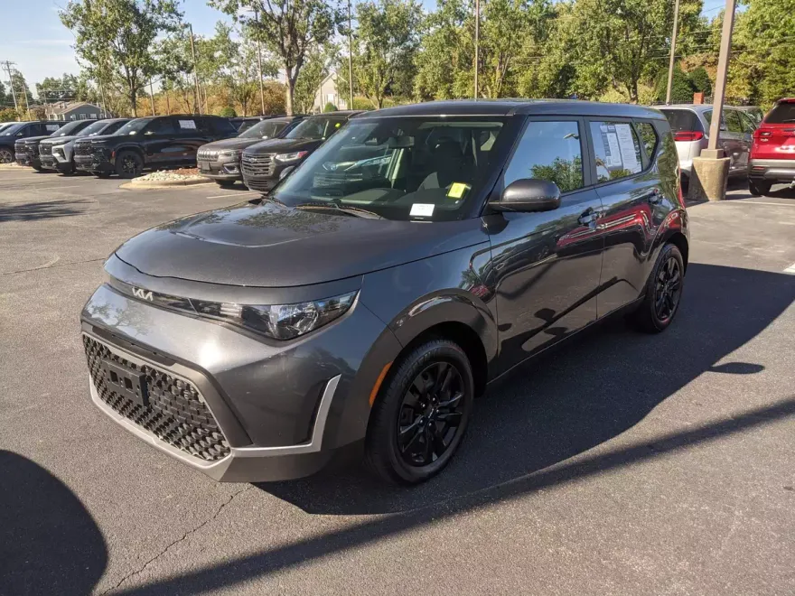2023 Kia Soul LX photo 1