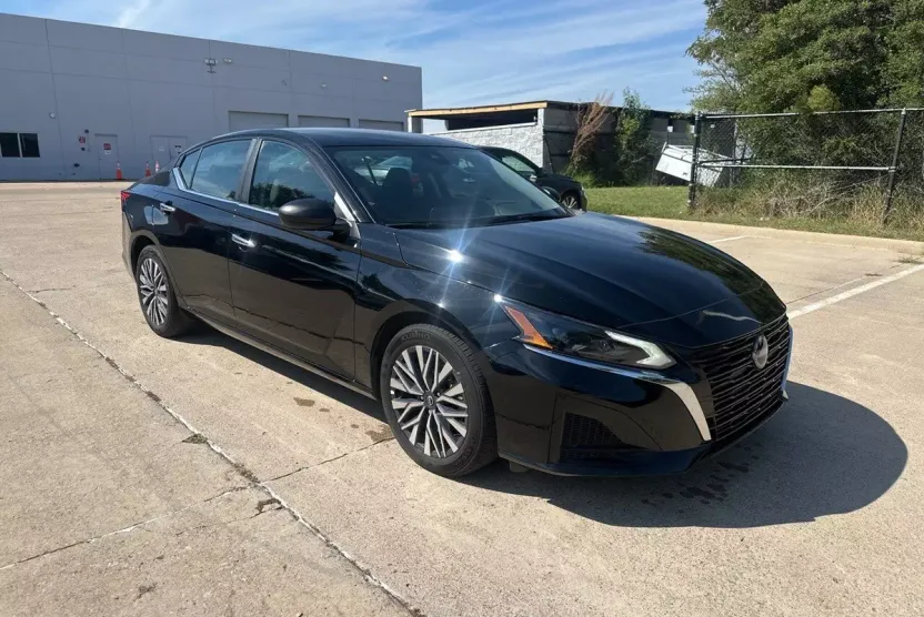 2025 Nissan Altima 2.5 SV photo 1