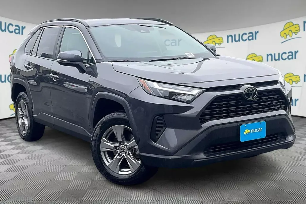 2024 Toyota RAV4 XLE photo 1