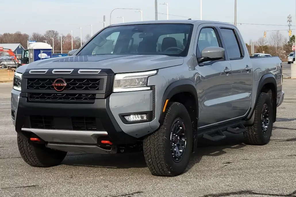 2025 Nissan Frontier Crew Cab PRO-4X photo 1