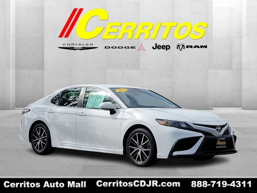 2021 Toyota Camry SE photo 1