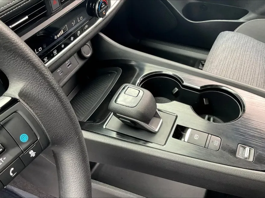 2023 Nissan Rogue SV photo 14