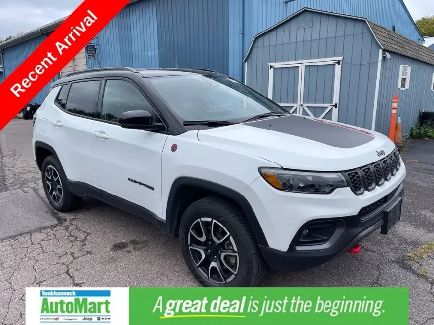 2024 Jeep Compass Trailhawk photo 1