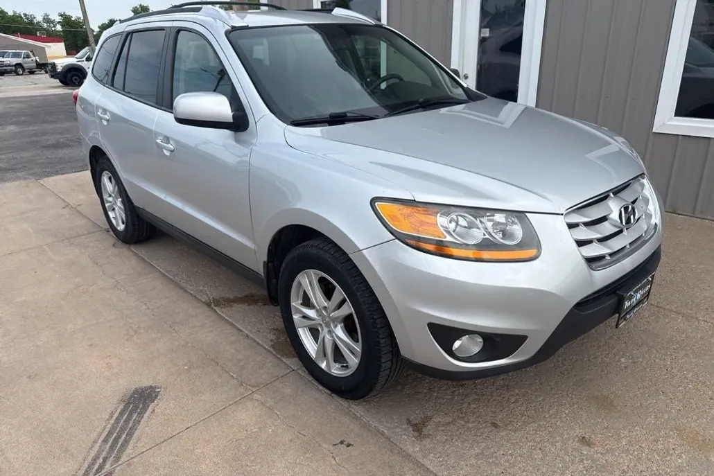 2011 Hyundai Santa Fe SE photo 1