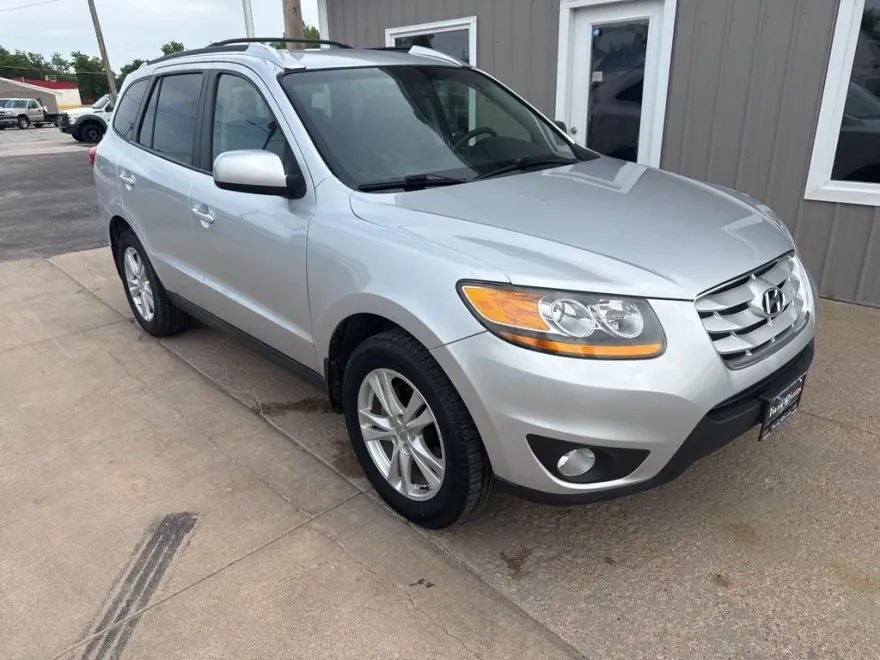 2011 Hyundai Santa Fe SE photo 1