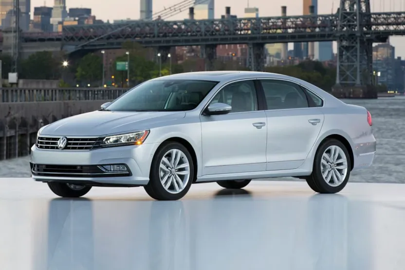 2018 Volkswagen Passat 2.0T SE photo 1