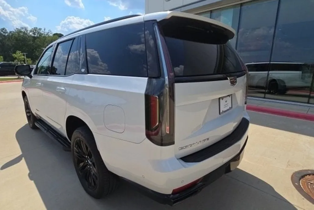 2022 Cadillac Escalade Sport photo 1
