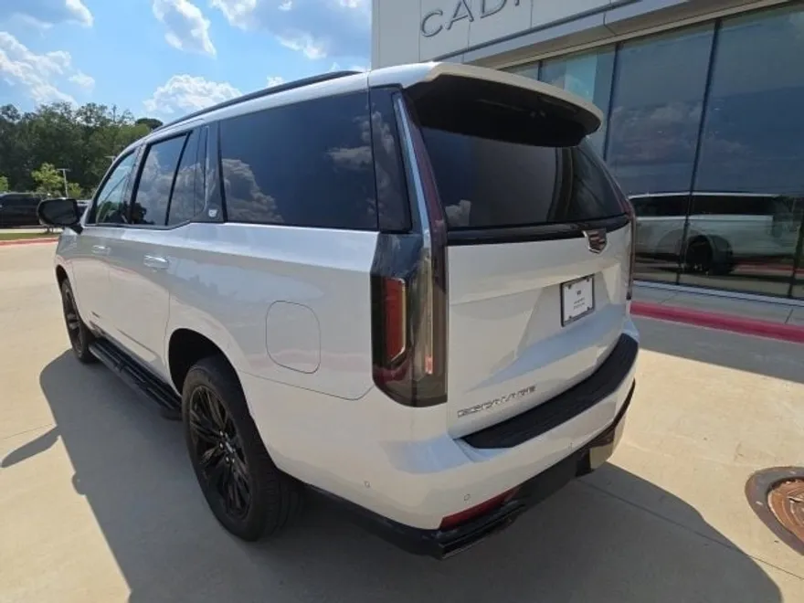 2022 Cadillac Escalade Sport photo 1