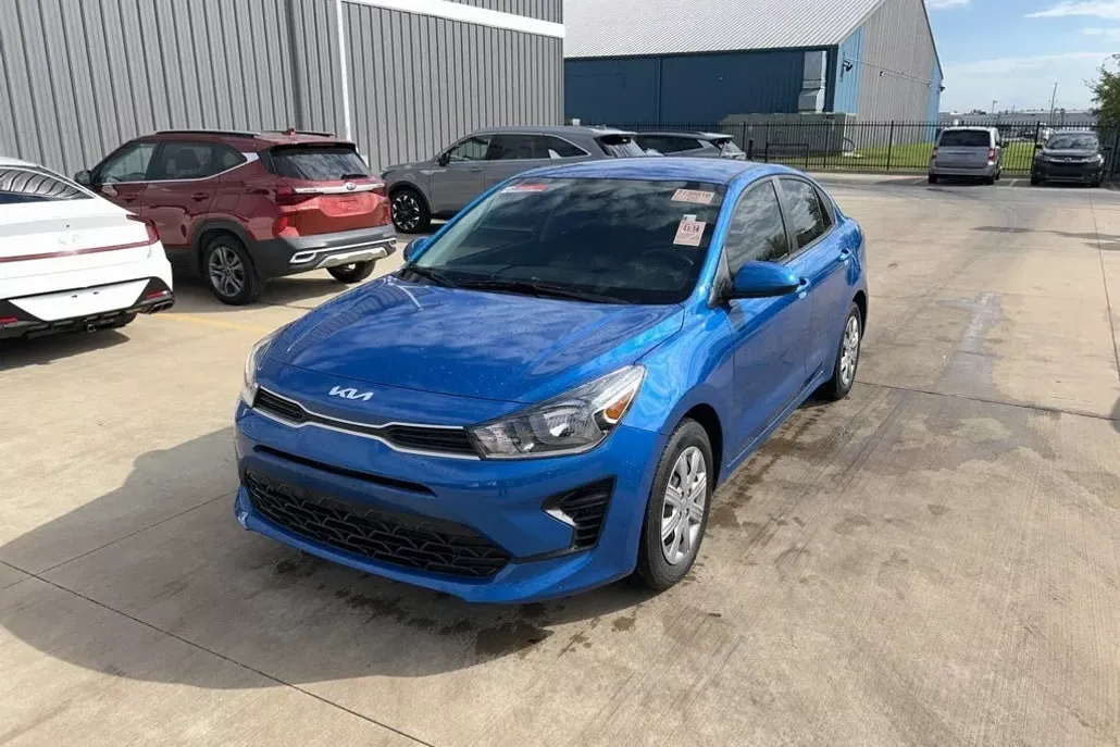 2023 Kia Rio S photo 1
