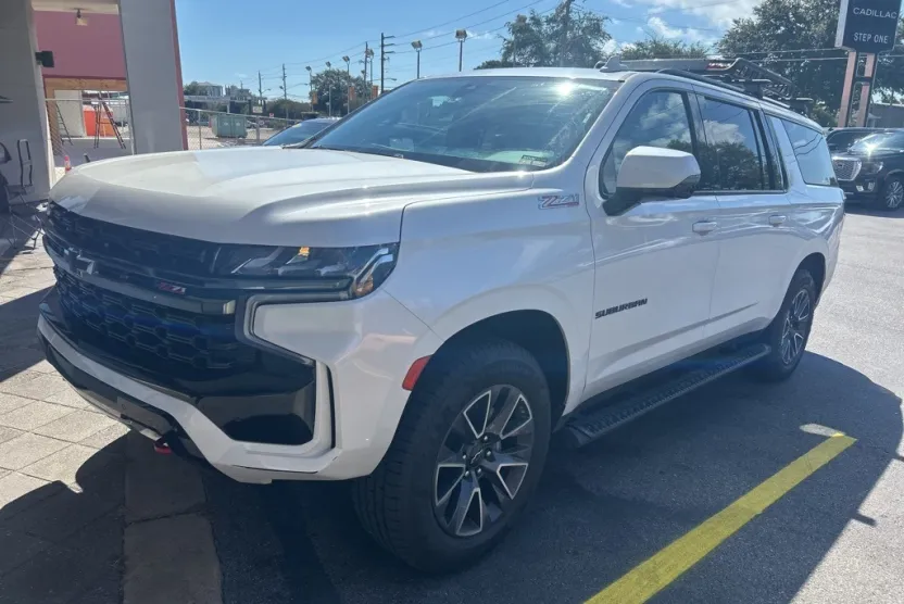 2021 Chevrolet Suburban Z71 photo 1