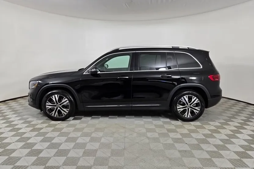2025 Mercedes Benz GLB 250 photo 1