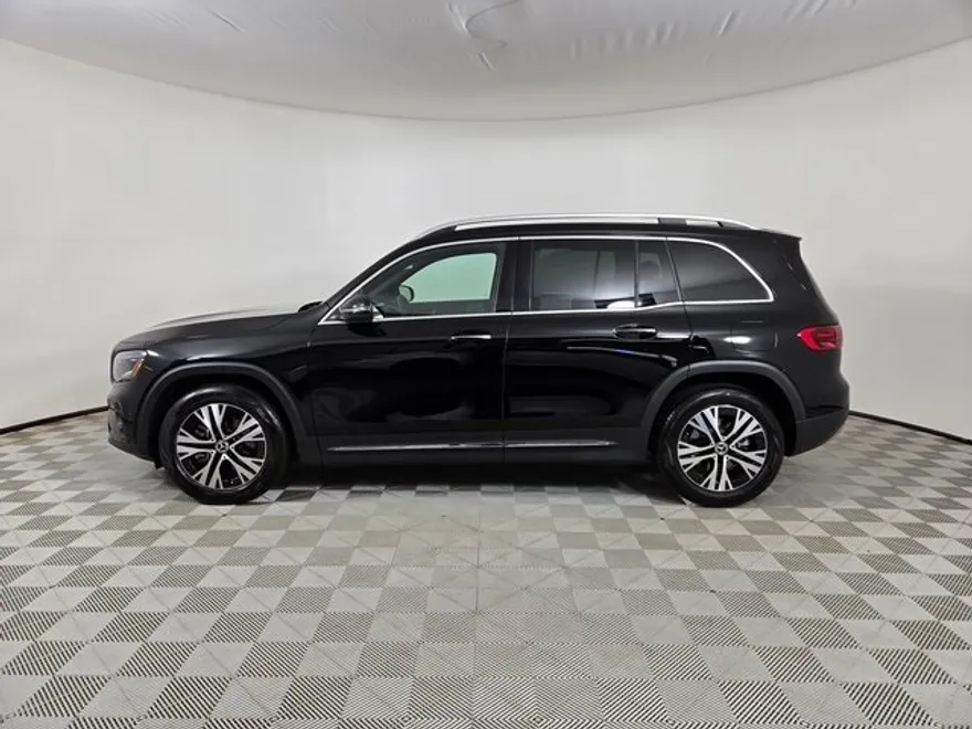 2025 Mercedes Benz GLB 250 photo 1