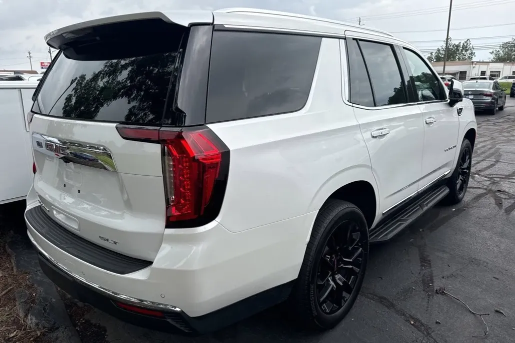 2023 Gmc Yukon SLT photo 1