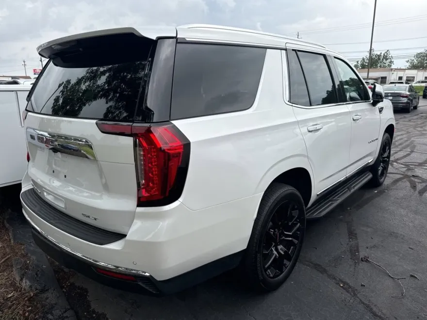 2023 Gmc Yukon SLT photo 1