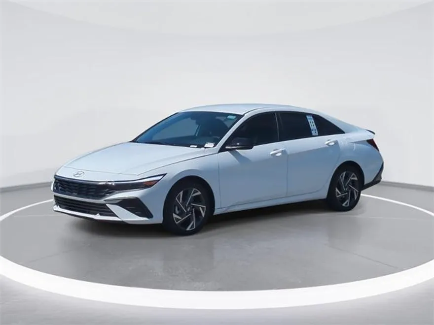 2025 Hyundai Elantra SEL Sport photo 1