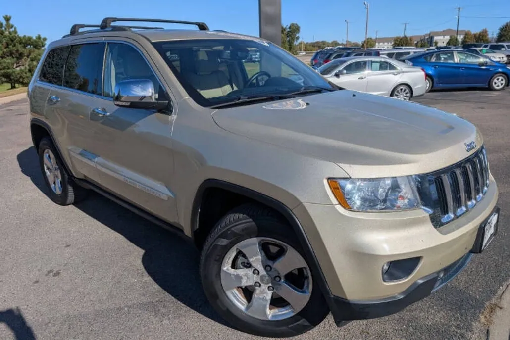 2011 Jeep Grand Cherokee Limited photo 1