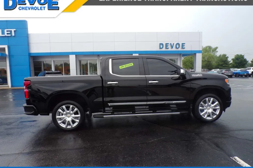 2024 Chevrolet Silverado 1500 High Country photo 1