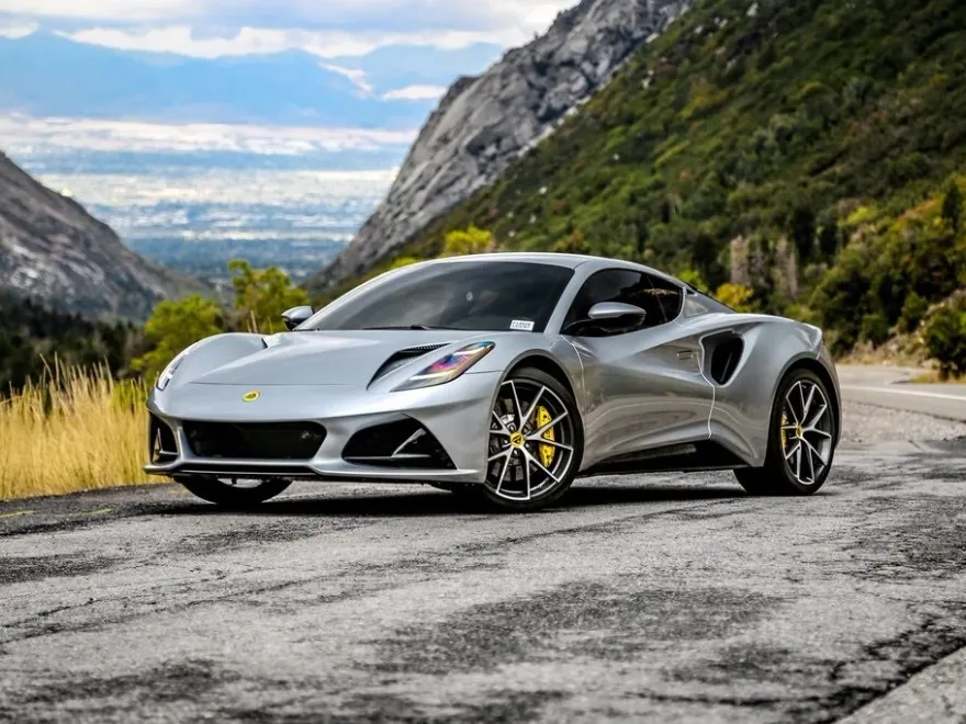 2024 Lotus Emira First Edition photo 1