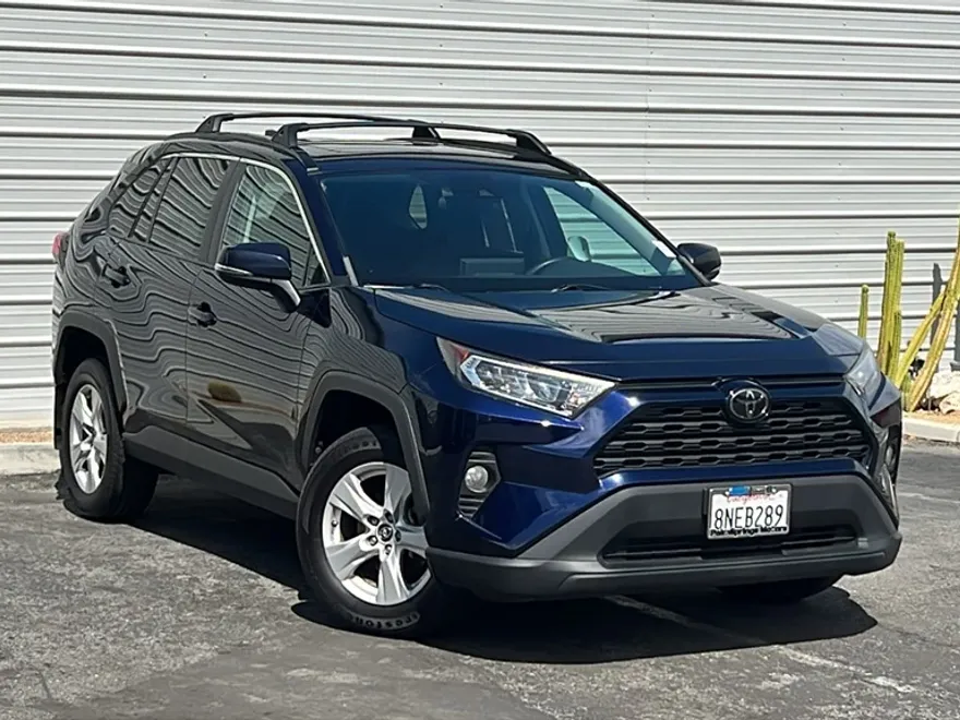 2019 Toyota RAV4 XLE photo 1