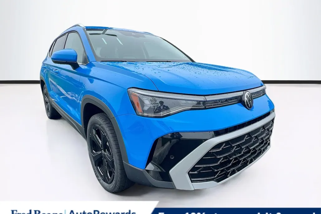 2025 Volkswagen Taos SEL photo 1