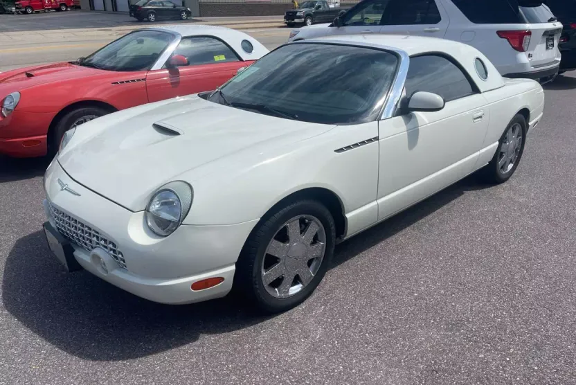 2002 Ford Thunderbird Deluxe photo 1