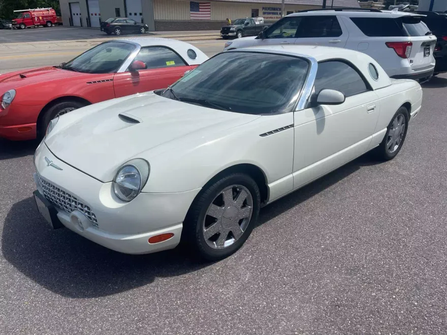 2002 Ford Thunderbird Deluxe photo 1