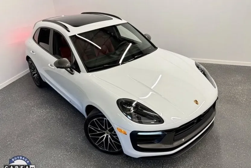 2024 Porsche Macan T photo 1