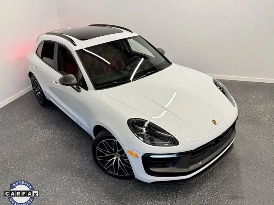 2024 Porsche Macan T photo 1
