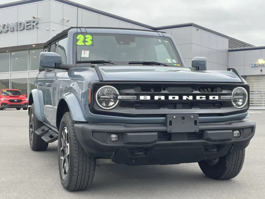 2023 Ford Bronco Outer Banks photo 1