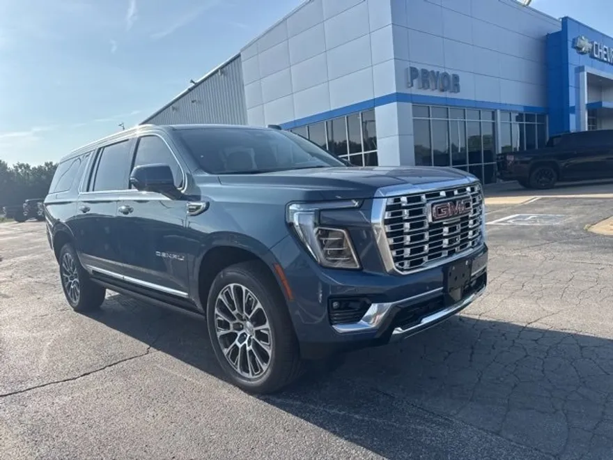 2025 Gmc Yukon XL Denali photo 1