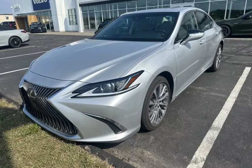 2021 Lexus ES 250 photo 1