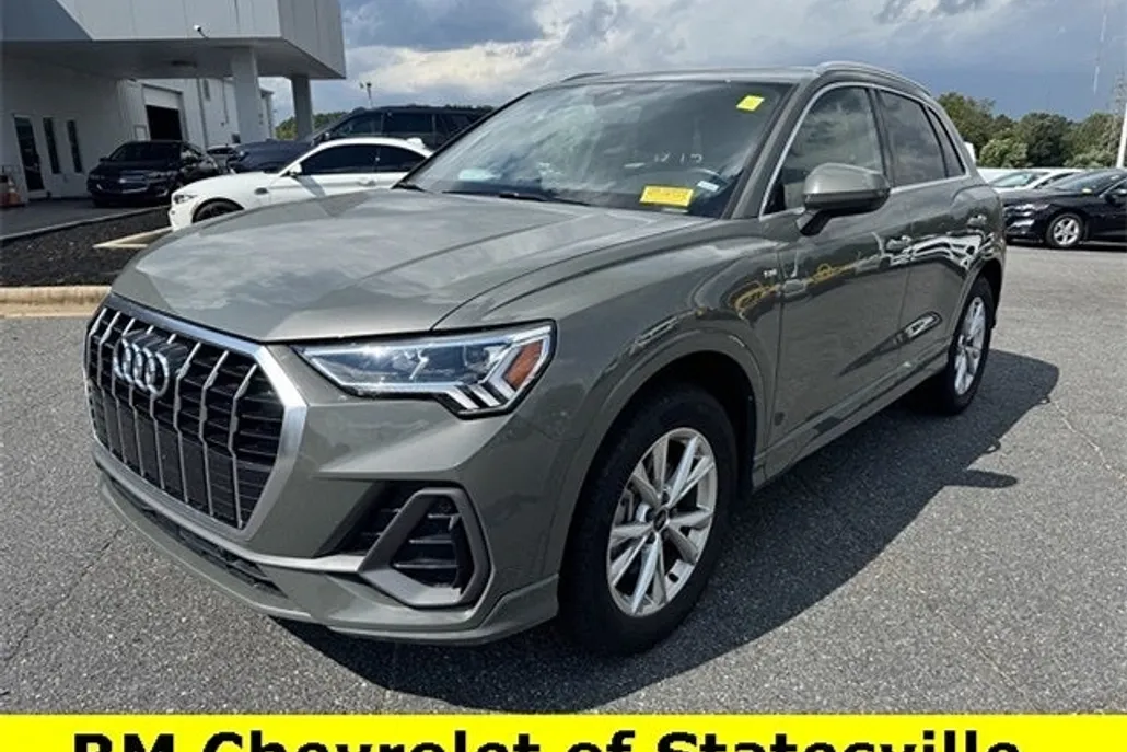 2024 Audi Q3 S line Premium photo 1