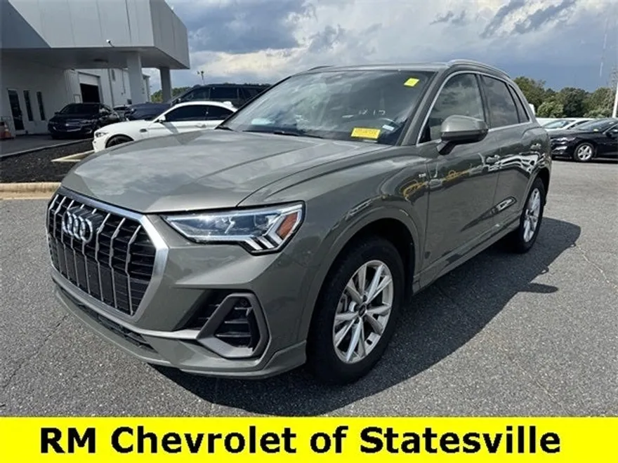 2024 Audi Q3 S line Premium photo 1