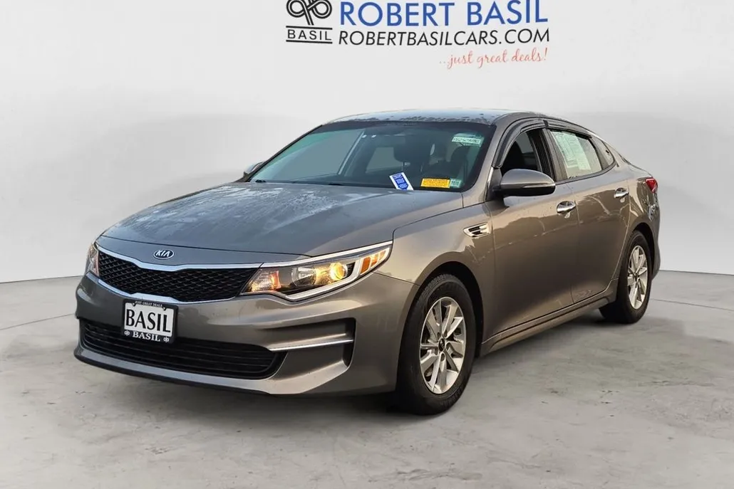 2018 Kia Optima LX photo 1