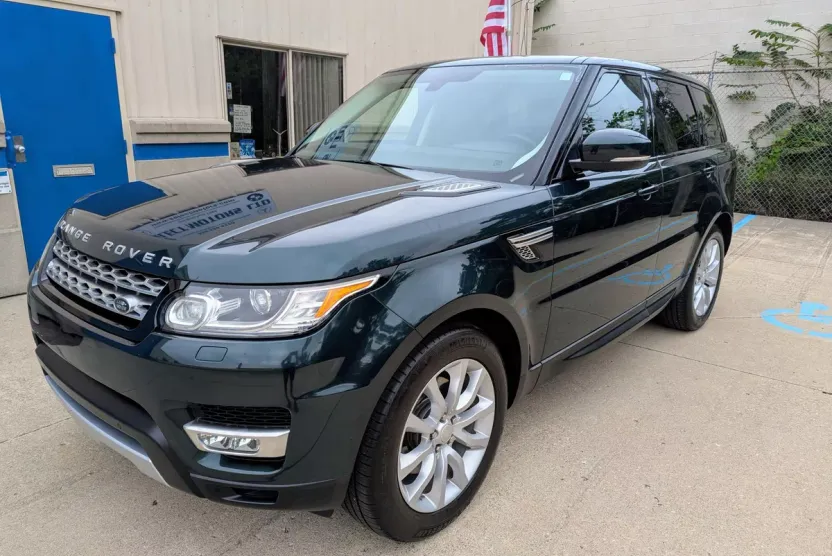 2015 Land Rover Range Rover Sport SE photo 1