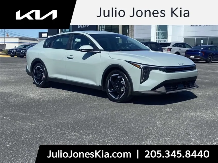 2025 Kia K4 LXS photo 1