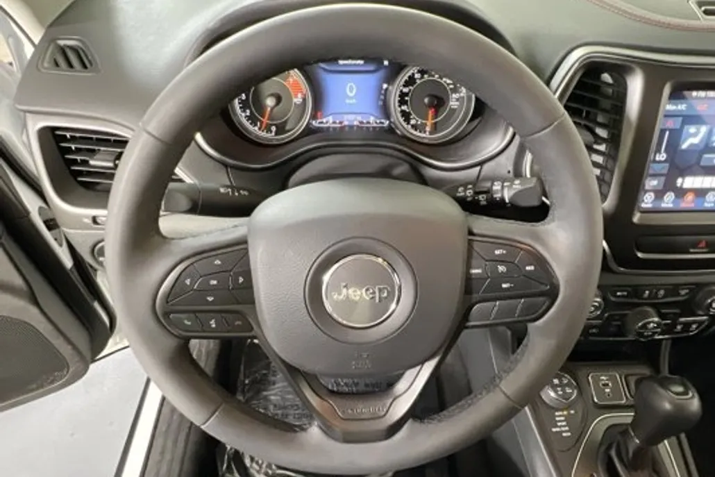 2022 Jeep Cherokee Trailhawk photo 1