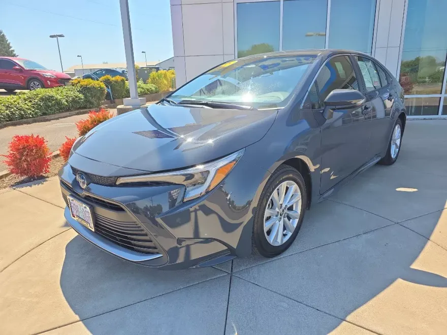 2025 Toyota Corolla Hybrid XLE photo 1