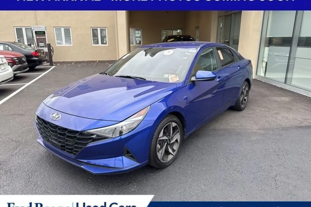 2023 Hyundai Elantra SEL photo 1
