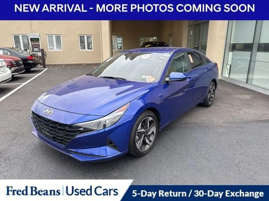 2023 Hyundai Elantra SEL photo 1