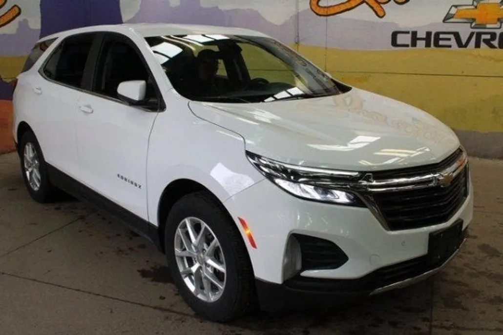 2022 Chevrolet Equinox LT photo 1