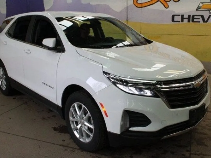 2022 Chevrolet Equinox LT photo 1